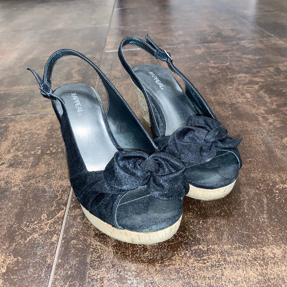 black wedges
